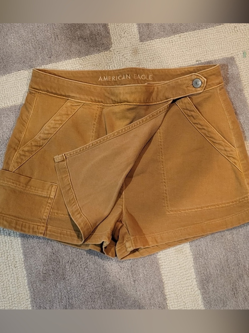 American Eagle Outfitters Women's Caramel High-Waist Utility Shorts